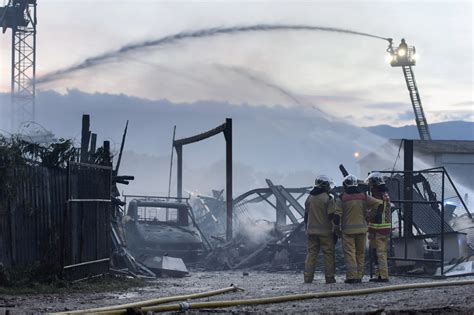 Un incendie ravage un entrepôt de déchets à Satigny, une odeur 